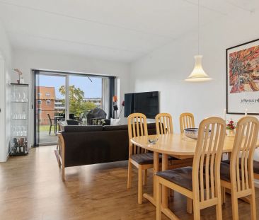 Moderne lejlighed med altan i Nørresundby - Photo 1