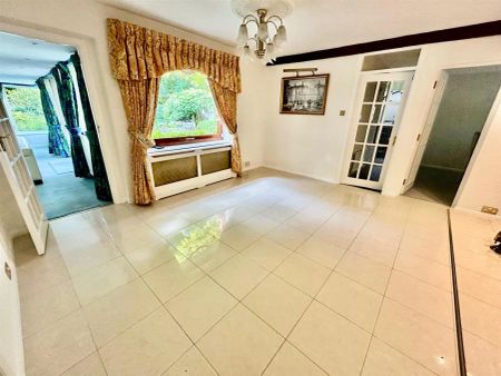 4 bed detached bungalow to rent in Elstree Road, Bushey, WD23 - Photo 3