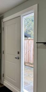 Ground Level Suite - lots of parking - Photo 4