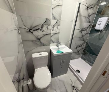 1 bedroom in a house share to rent - Photo 6