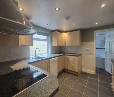 2 bedroom terraced house to rent - Photo 4