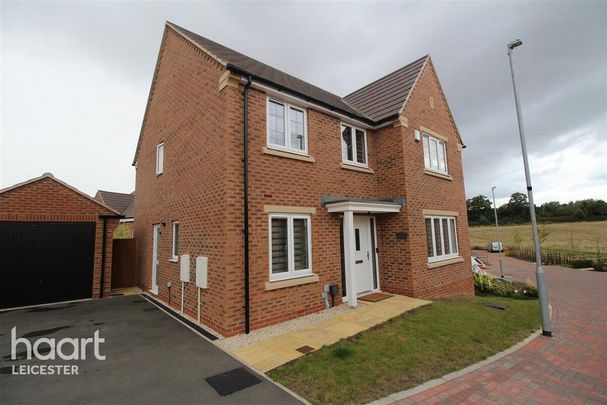 4 bedroom detached house to rent - Photo 1