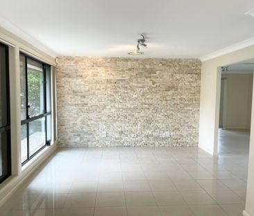 Well Presented 3 Bedroom Family Home Close to All Local Amenities! - Photo 1