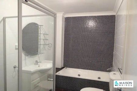 “Modern Living in a Prime Location” - Photo 5