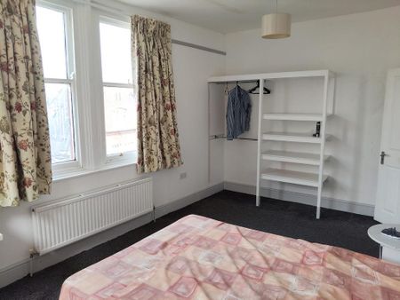3 bedroom maisonette to rent - Photo 3