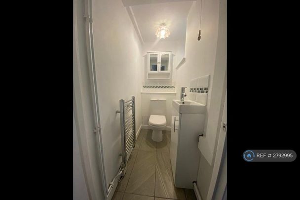 4 bedroom terraced house to rent - Photo 1