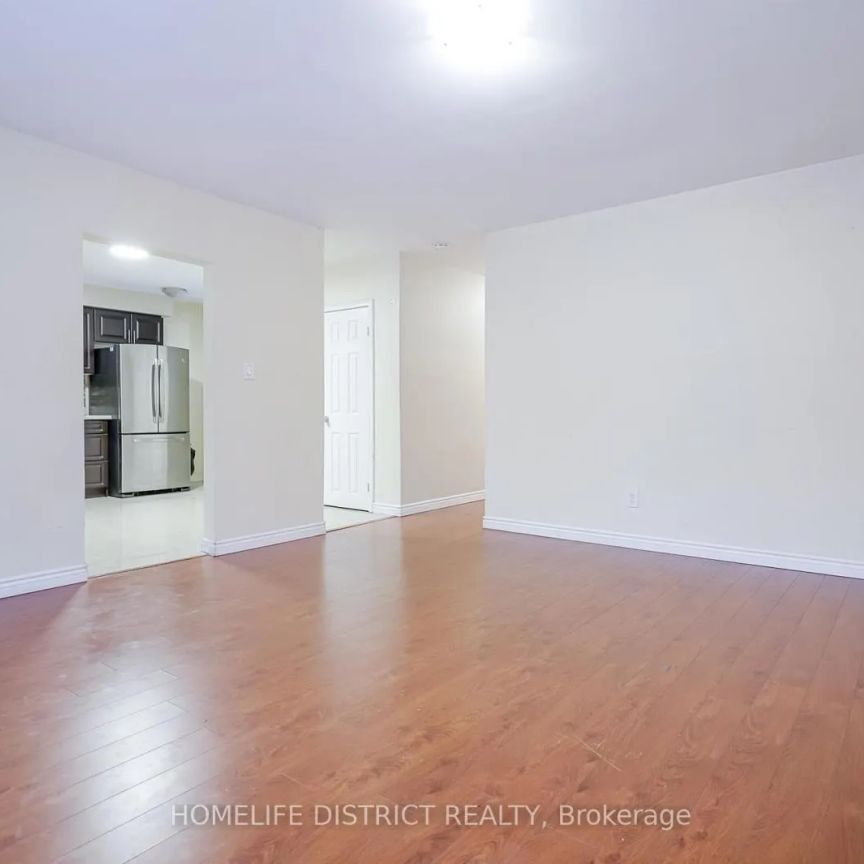 40 CALUMET CRESCENT - Photo 1