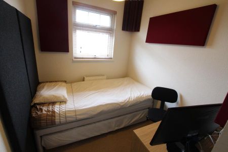 3 bedroom semi-detached house to rent - Photo 2