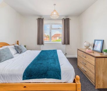 4 bedroom semi-detached house to rent - Photo 5