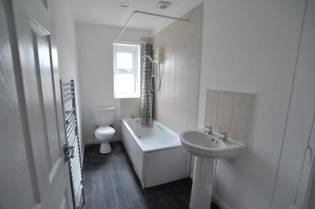 2 bedroom end of terrace house to rent - Photo 3