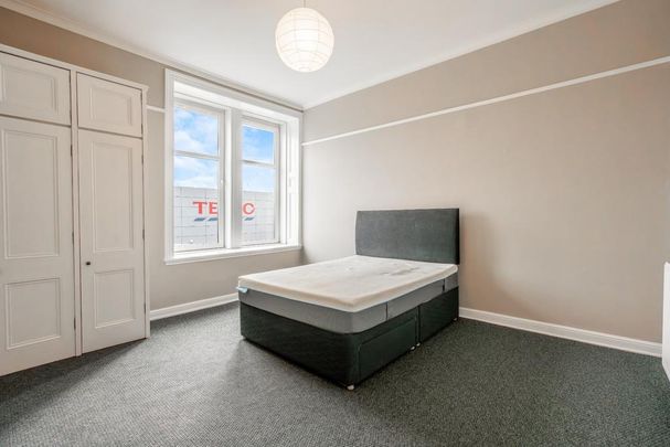 3 bedroom flat to rent - Photo 1