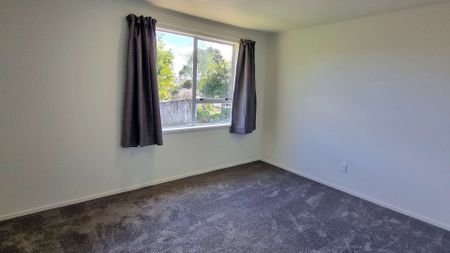 3 bedroom, fully renovated home, next to park - Photo 5