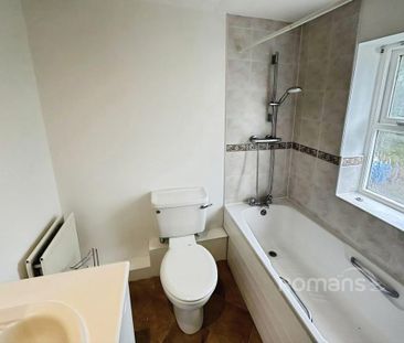 4 bedroom detached house to rent - Photo 2