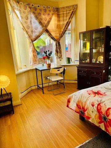 Room in a Shared House, Dobroyd Street, M8 - Photo 3