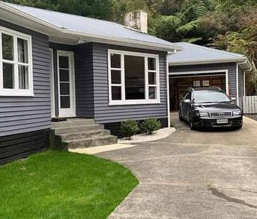 Modernised Family Home + Extra Sleepout Room - Photo 3