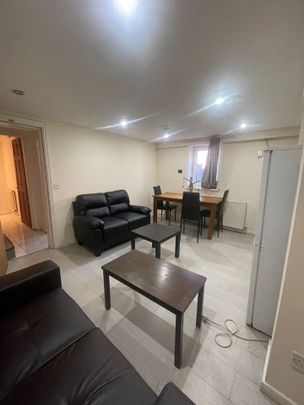 Room in a Shared House, Royal Park Avenue, LS6 - Photo 1