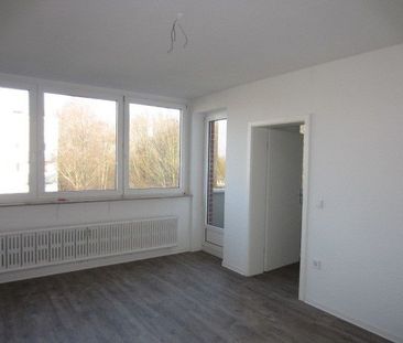 Günstige, komplett renovierte 2-Zimmer-Wohnung mit Balkon. - Foto 1