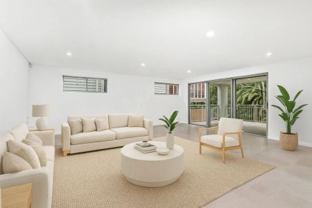 A masterpiece of elegance and class - Photo 2