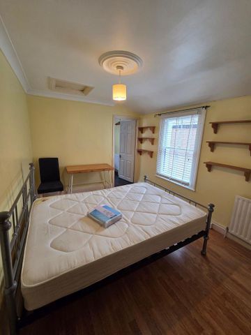 4 bedroom terraced house to rent - Photo 4