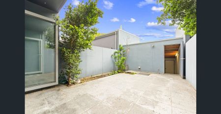 Stunning 3 bedroom terrace - Photo 3