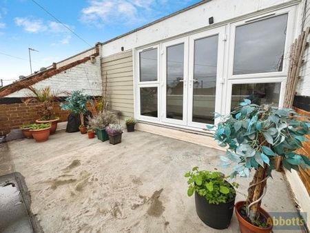 Ferry Road, Hockley, SS5 6NA - Photo 4