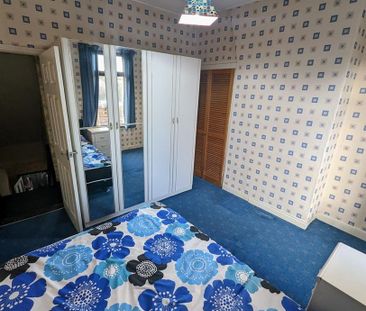 2 Beds - Terraced House - - Photo 6