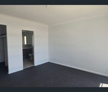 8 Urquhart Way, North Rothbury, NSW 2335 - Photo 1