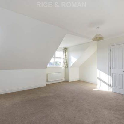 2 bedroom property to rent in Hampton - Photo 1