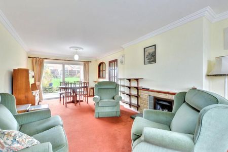 3 bedroom detached house to rent - Photo 2