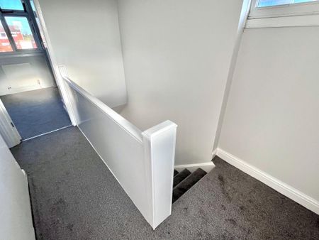 3 bedroom terraced house to rent - Photo 2