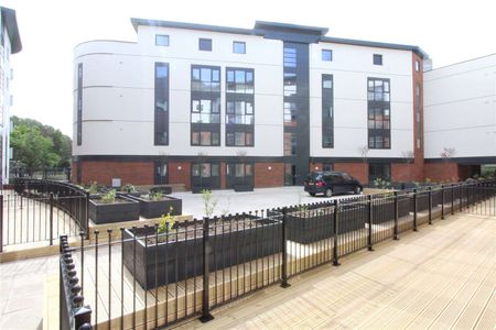 UPPER FLOOR ONE BEDROOM APARTMENT | THE QUADRANT | BALCONY | AVAILABLE 04TH NOVEMBER - Photo 2