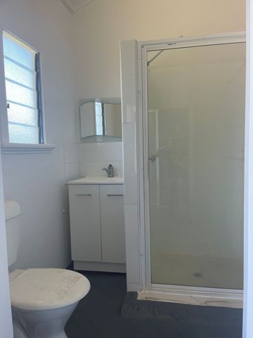 Upstairs Unit - Photo 4