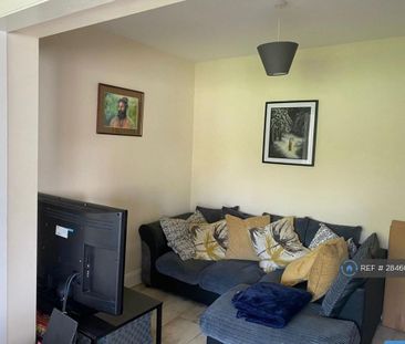 5 bedroom semi-detached house to rent - Photo 4