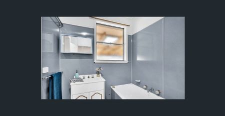 25 Cropley Crescent, Laverton – Family Home in a Prime Location - Photo 2