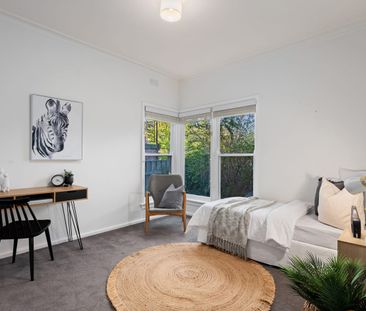 Classic 1960's Residence - Photo 6