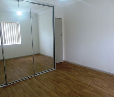 BEAUTIFUL FAMILY HOME!! - Photo 3