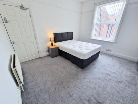 1 bedroom in a house share to rent - Photo 2