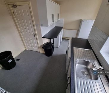 6 bedroom end of terrace house to rent - Photo 5