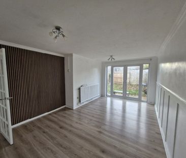 PETERBOROUGH - Photo 2