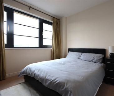 2 bedroom Flat in Kestrel Road, Farnborough - Photo 6