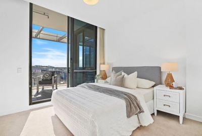 Sun-Drenched North-East Facing 3-Bedroom Plus Study Penthouse - Photo 2