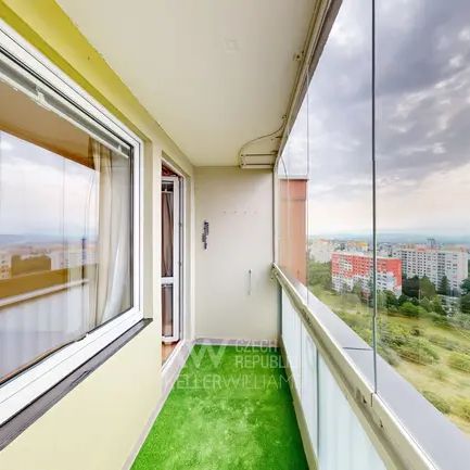 Pronájem světlého a útulného bytu 2+1 s lodžií a výhledem na západ v žádané lokalitě Praha 4 – Kamýk - Фото 1