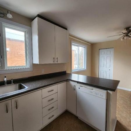 Appartement 5 1/2 très grand - Photo 3