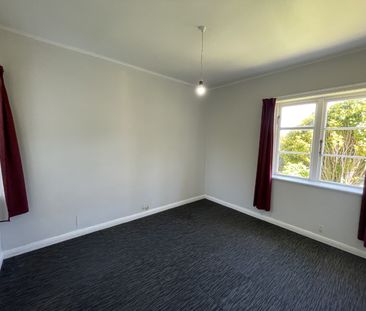 Family Home in Karori - Photo 3