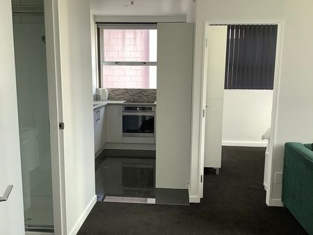 Renovated fully furnished apartment - Photo 2