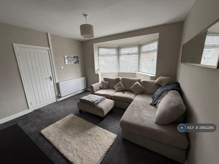 3 bedroom semi-detached house to rent - Photo 4