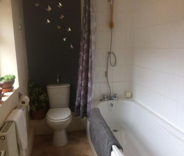 1 bedroom semi-detached bungalow to rent - Photo 2