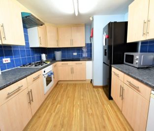 6 bedroom House in Thornville Terrace, Leeds - Photo 5
