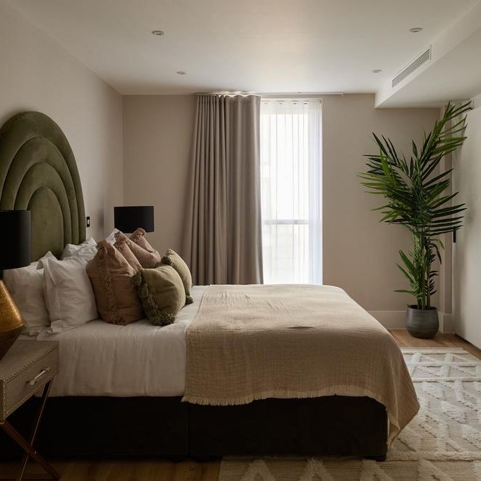 4 bedroom flat to rent - Photo 1