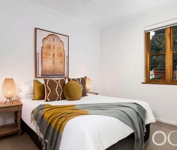 Open the Door to Light-Filled Living in Leafy Kensington - Photo 4